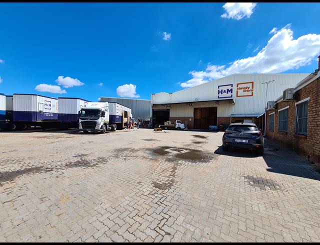 2,419M² WAREHOUSE FOR SALE IN TUNNEY